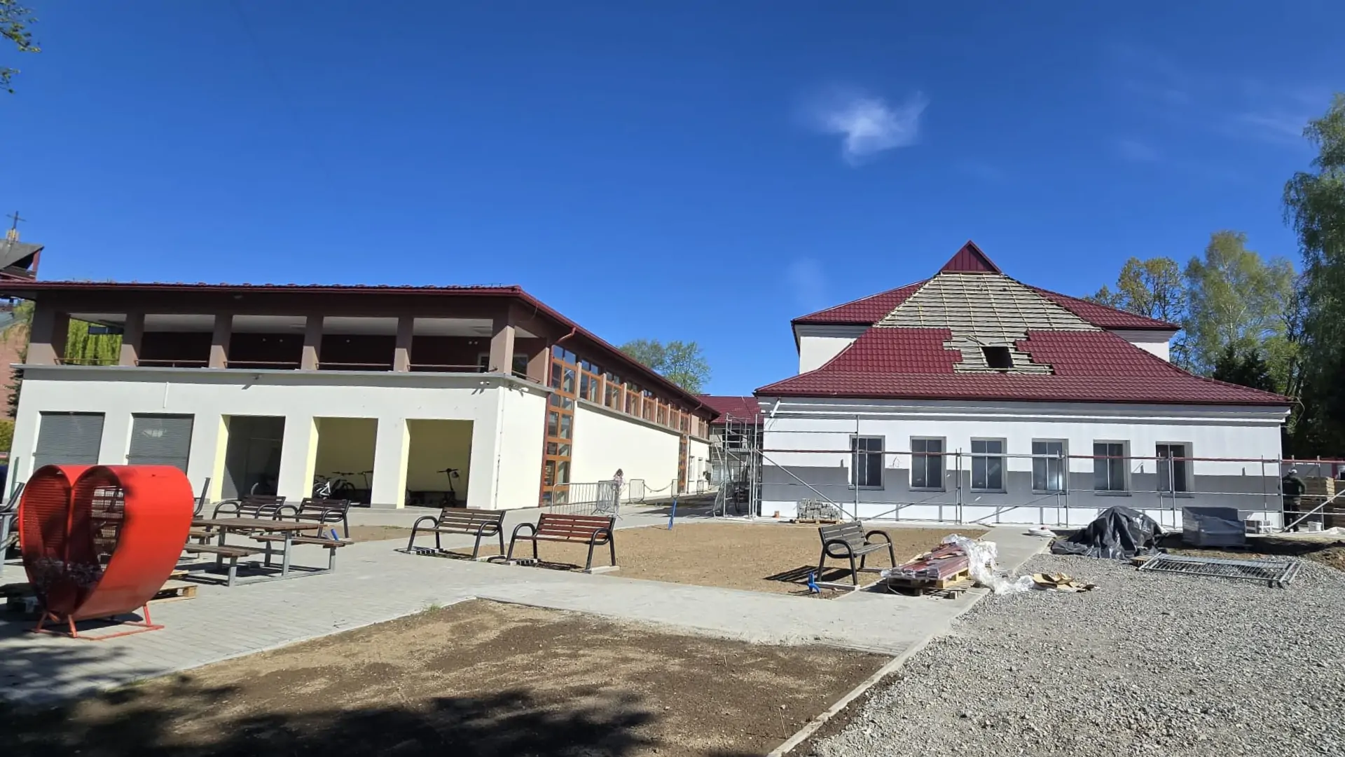 Zdjęcie z placu budowy szkoły podstawowej w Libertowie.